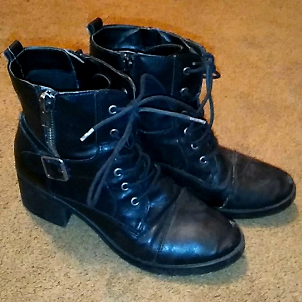 Size 8 1/2 women's boots
